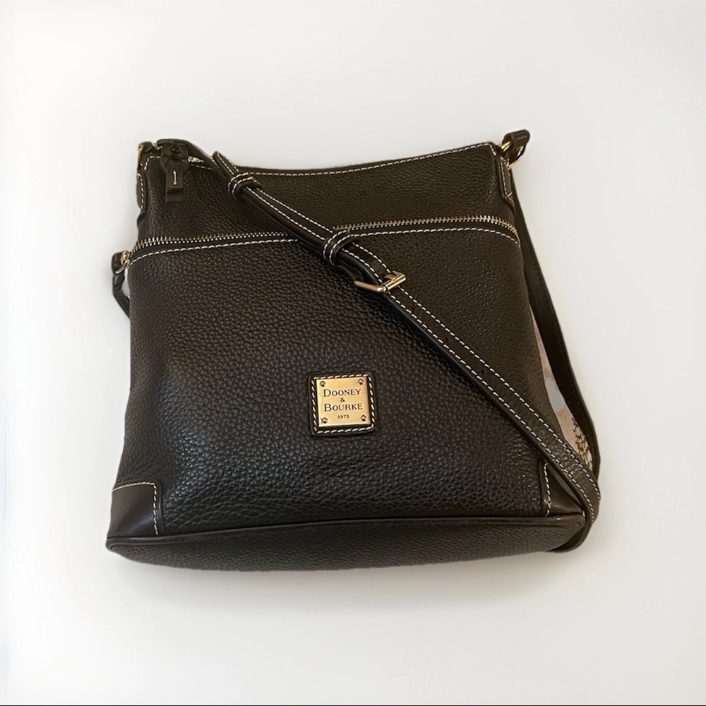 Dooney & Bourke Black Pebbled Leather Crossbody Purse Vintage M0987440